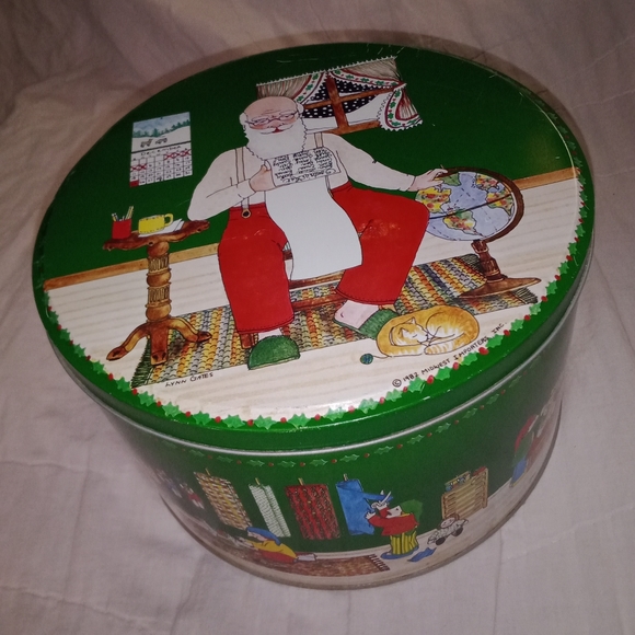 Vintage Christmas Santa Elf Cookie Tin 1982 Lynn Gates Design 8 3/4" Diameter - Picture 1 of 12